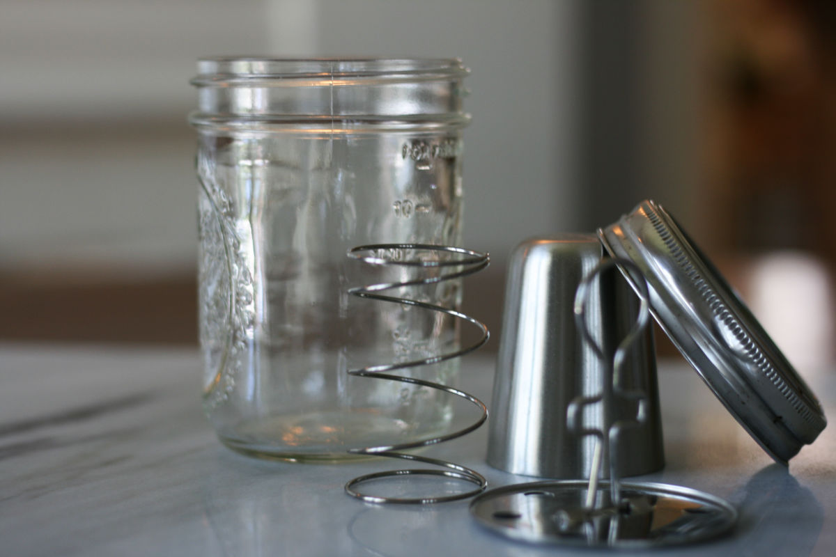 Tools to make lacto-fermented pickles using salt and water: Kraut Source.